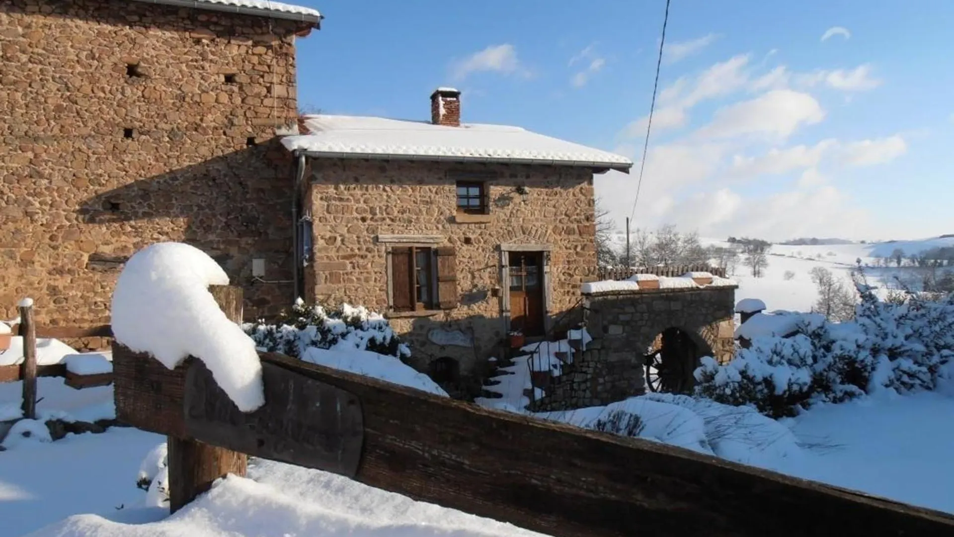 Gite Charmant Avec Four A Pain, Jardin, Terrasse, Jeux Et Poele A Bois, Acceptant Animaux - Fr-1-496-137 Chirassimont 0*,