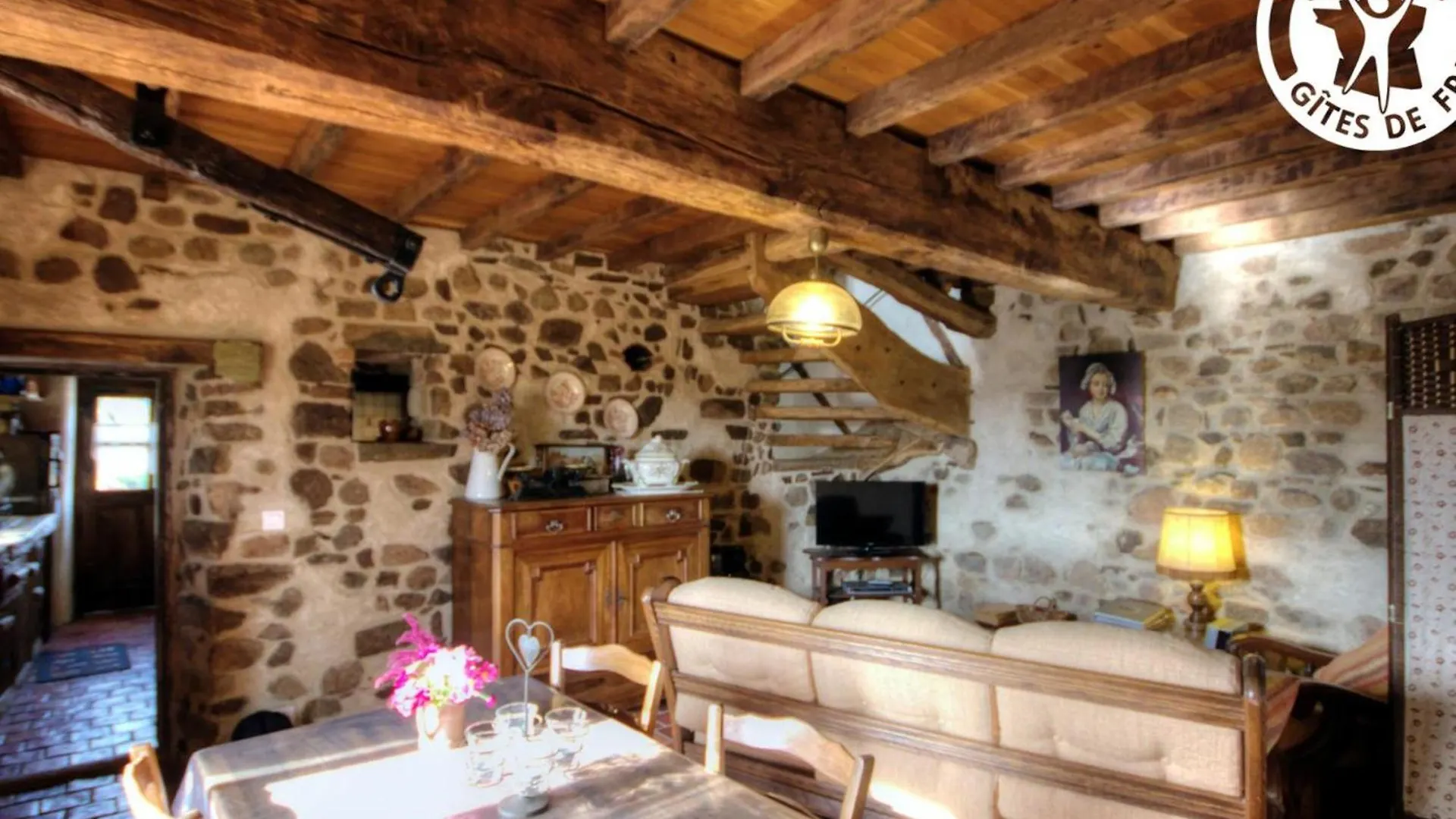 Gite Charmant Avec Four A Pain, Jardin, Terrasse, Jeux Et Poele A Bois, Acceptant Animaux - Fr-1-496-137 Chirassimont 度假居